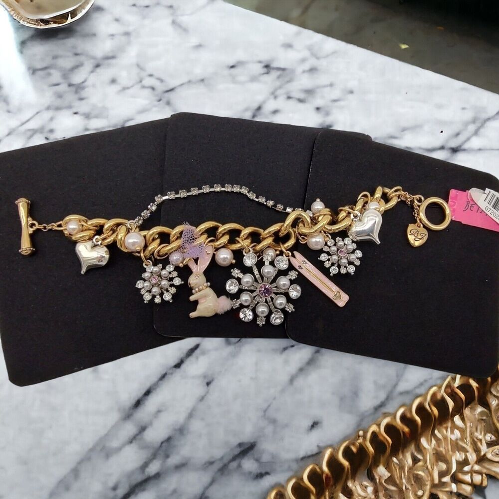 NEW Betsey Johnson Retro Glam Bunny Rabbit Skis Snowflake Gold Tone Bracelet - Picture 3 of 14